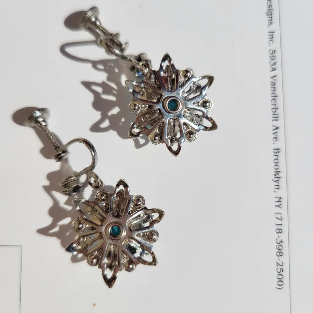 Lovely Vintage Screw-Back Earrings ~ Aquamarine Color ~ Very Pretty!